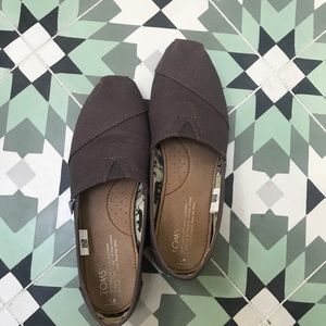 Toms Classic Canvas Shoes